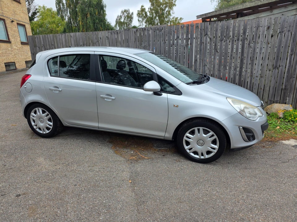 Opel Corsa 1,2 16V Cosmo 5d