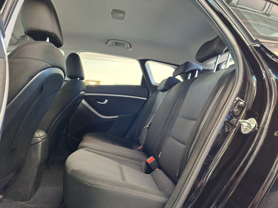 Hyundai i30 1,6 CRDi 110 Comfort CW Eco 5d