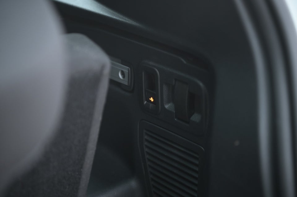 VW Touran 2,0 TDi 150 R-line DSG 7prs 5d