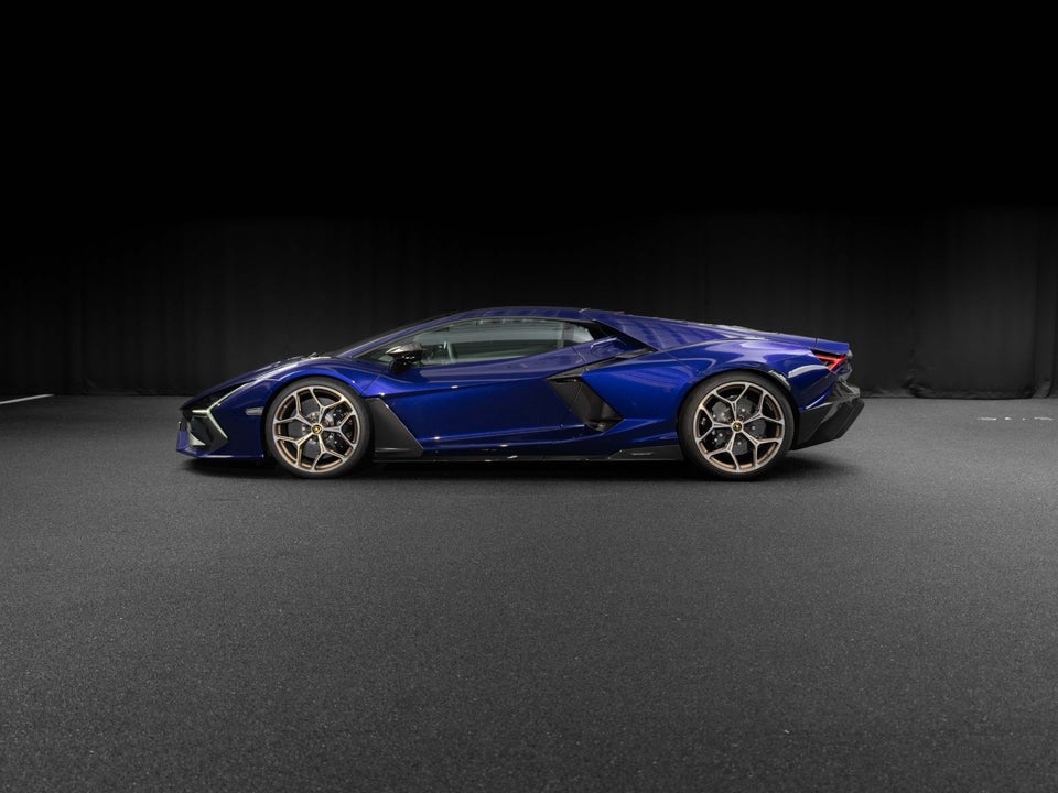 Lamborghini Revuelto 6,5  2d