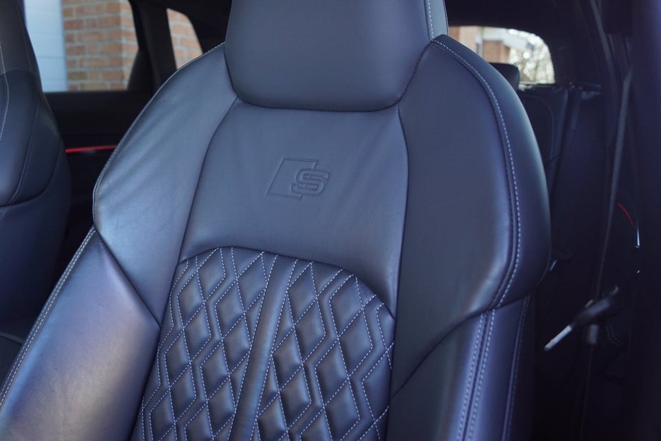 Audi e-tron S quattro 5d