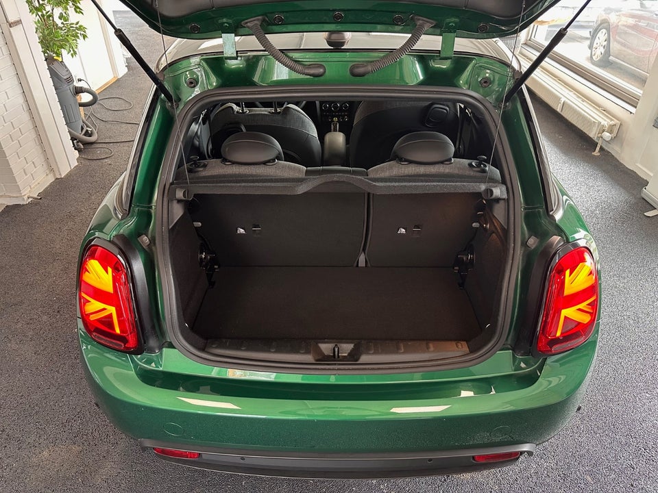 MINI Cooper SE Essential 3d