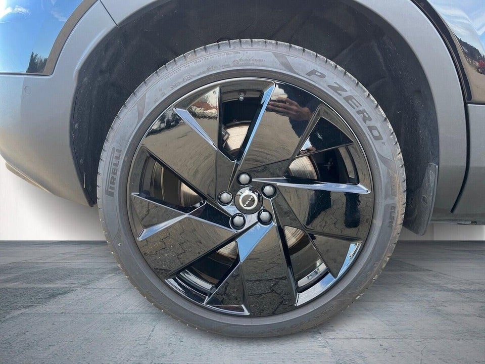 Volvo EC40 Extended Range Black Edition 5d