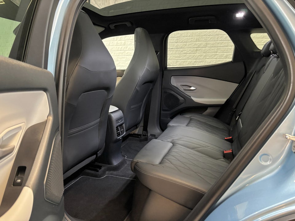 Ford Explorer 77 Premium Extended Range 5d