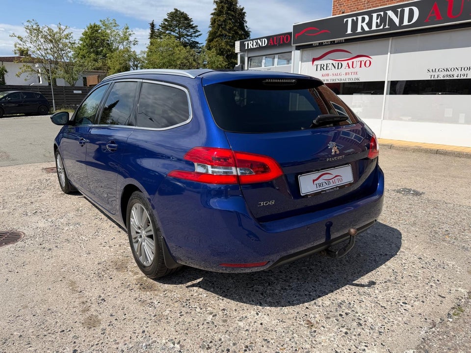 Peugeot 308 1,2 PureTech 130 Selection Sky 5d