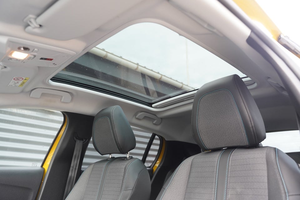 Peugeot 208 1,2 PureTech 100 Allure Sky 5d