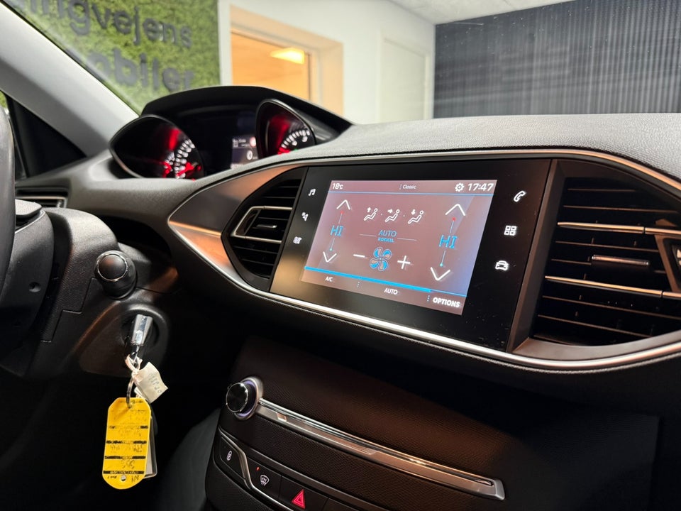 Peugeot 308 1,5 BlueHDi 130 Active 5d