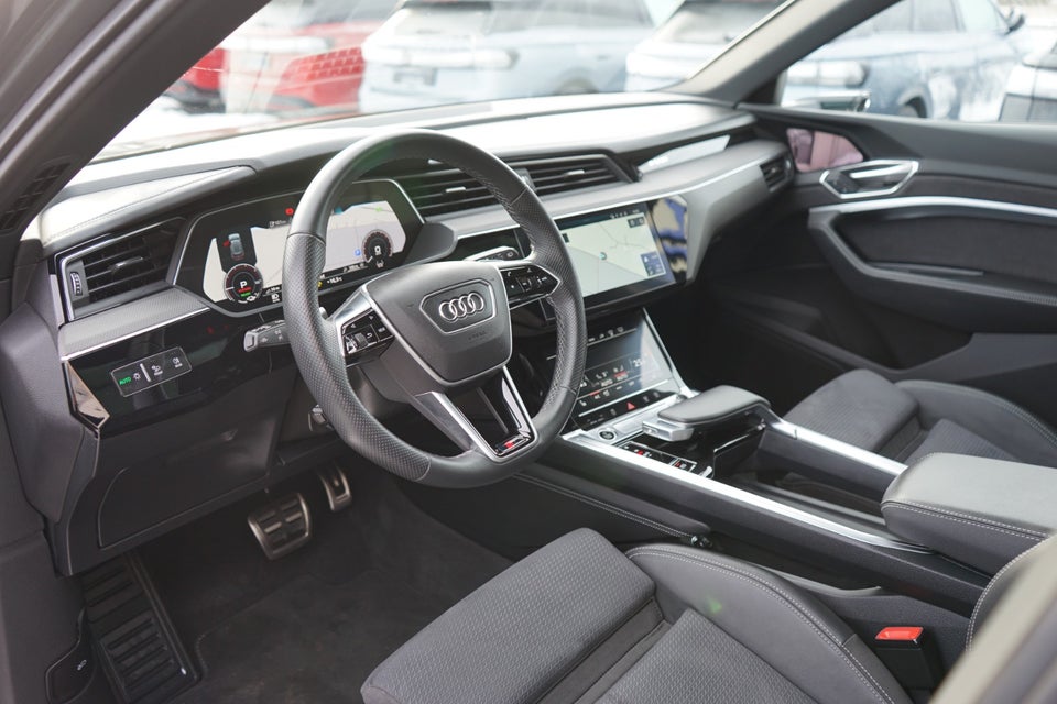 Audi Q8 e-tron 55 S-line quattro 5d