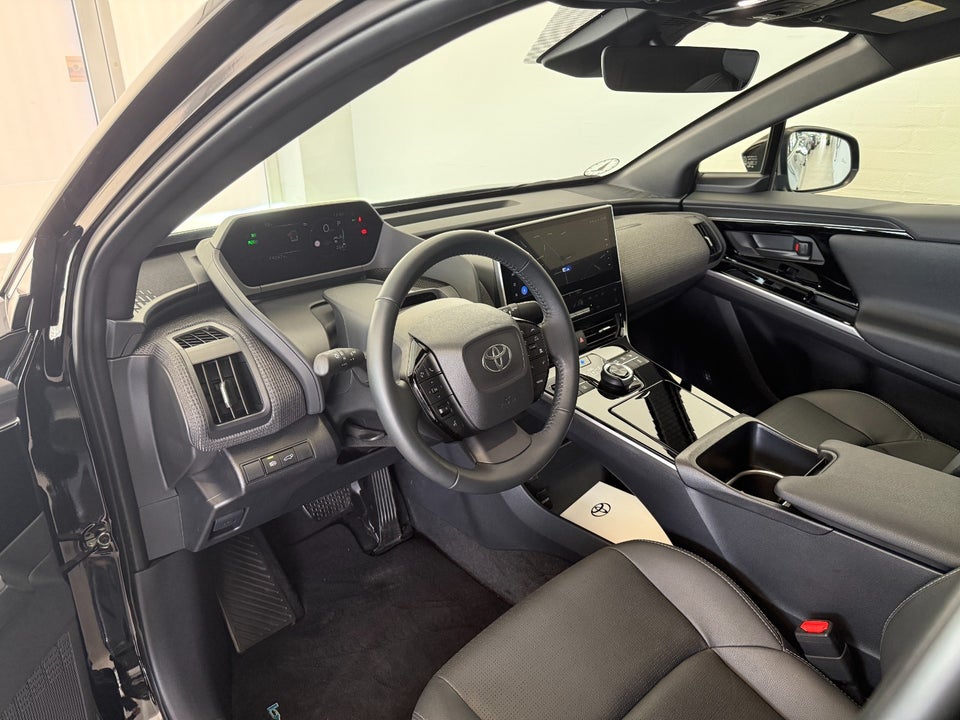 Toyota bZ4X Executive 5d