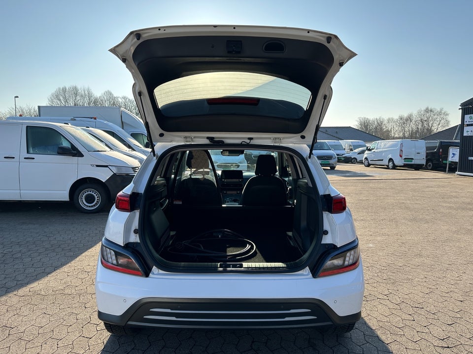 Hyundai Kona 64 EV Essential Van 5d
