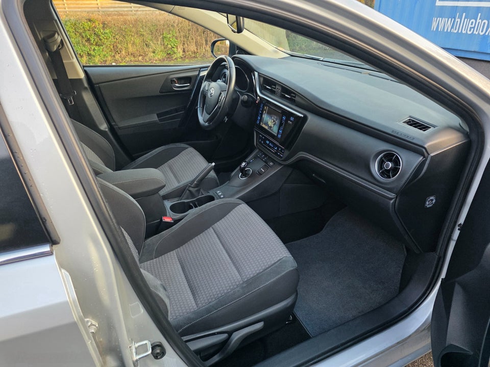 Toyota Auris 1,8 Hybrid H2 Selected CVT 5d