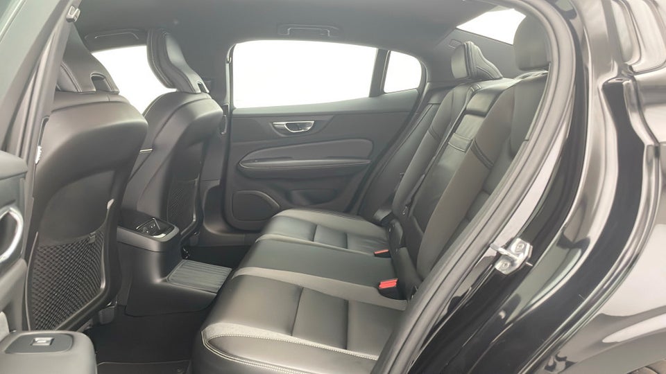 Volvo S60 2,0 T8 ReCharge R-Design aut. AWD 4d