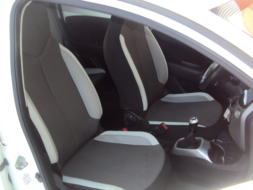 Toyota Aygo 1,0 VVT-i x-touch 5d