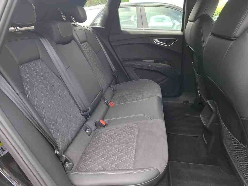 Audi Q4 e-tron 50 S-line quattro 5d