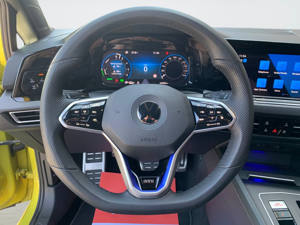 VW Golf VIII 1,4 GTE DSG 5d