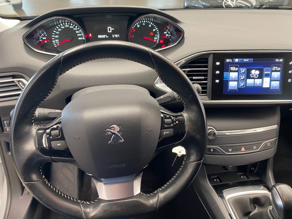 Peugeot 308 1,2 e-THP 110 Chili SW 5d