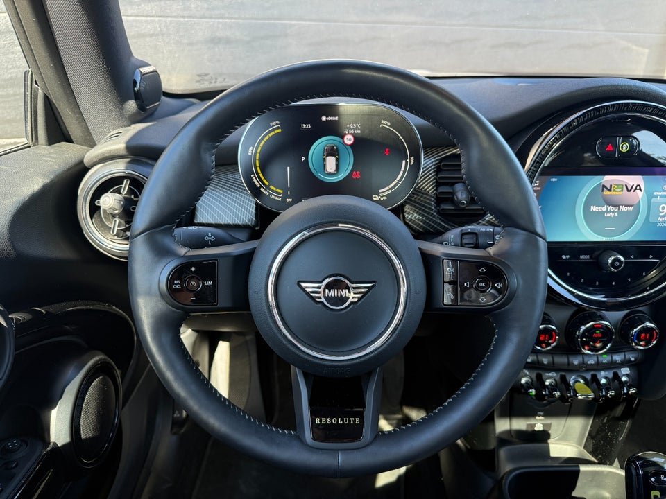MINI Cooper SE Resolute Edition 3d
