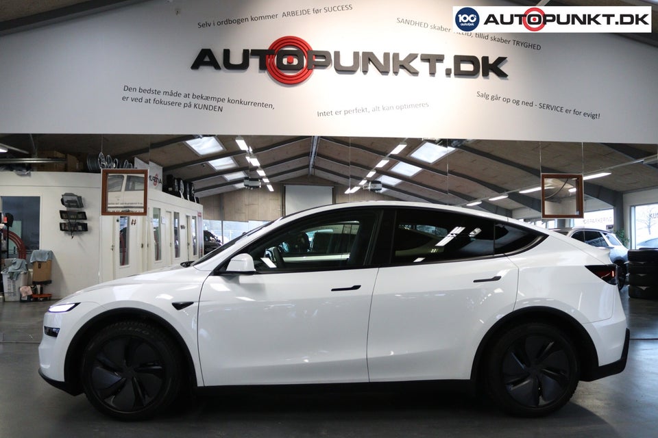 Tesla Model Y Long Range AWD 5d
