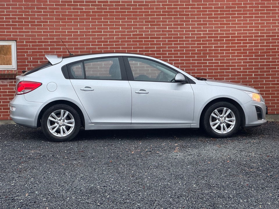 Chevrolet Cruze 1,8 LT 5d