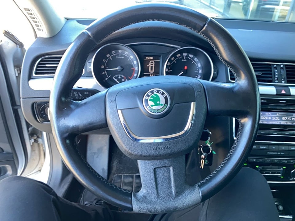 Skoda Superb 2,0 TDi 140 Ambition Combi 5d