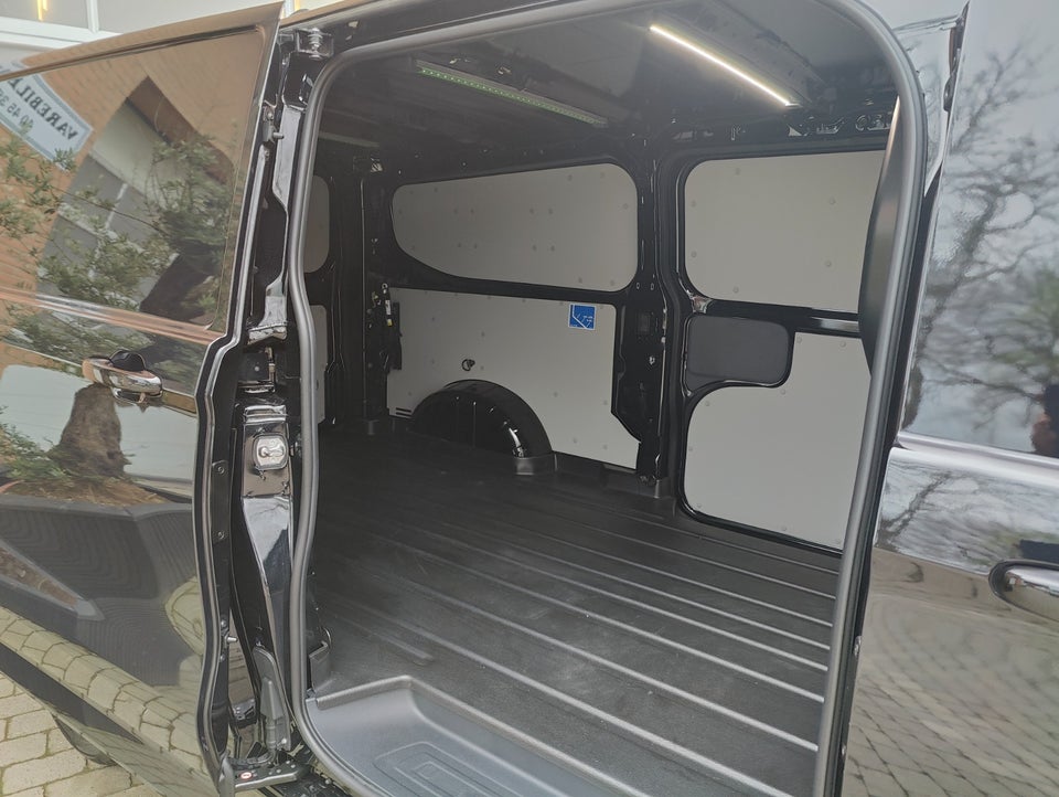 Ford Transit Custom 300L 2,0 EcoBlue Limited aut.