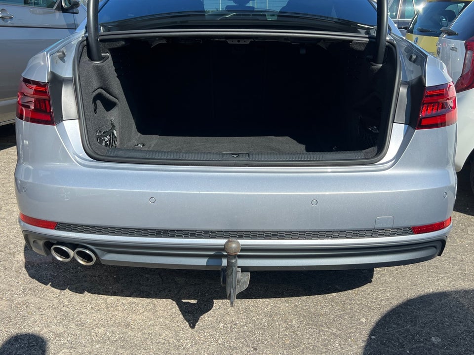 Audi A4 2,0 TDi 190 S-line S-tr. 4d