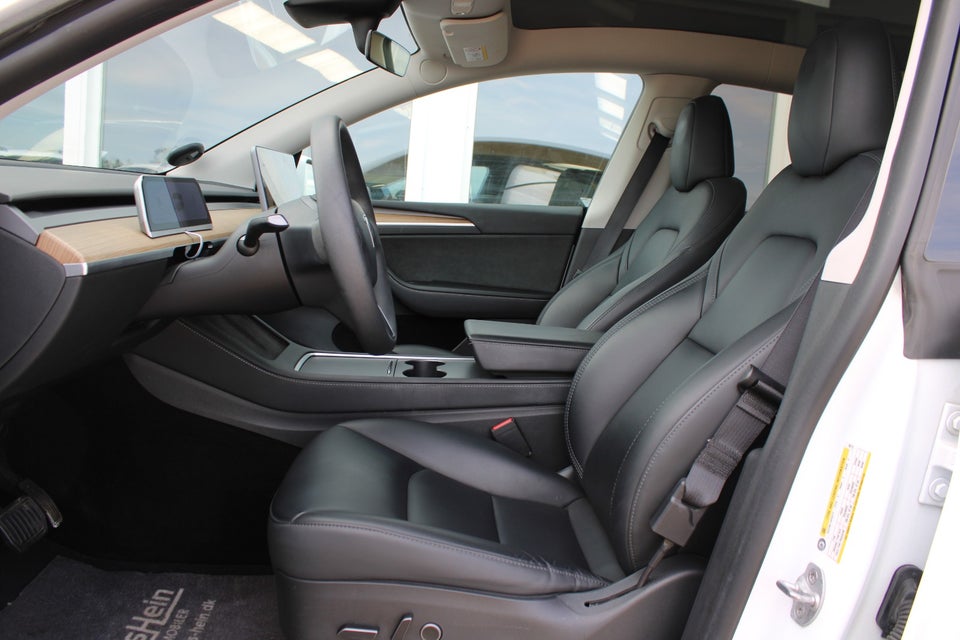 Tesla Model Y Long Range AWD 5d