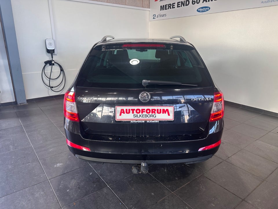Skoda Octavia 2,0 TDi 150 Elegance Combi 5d