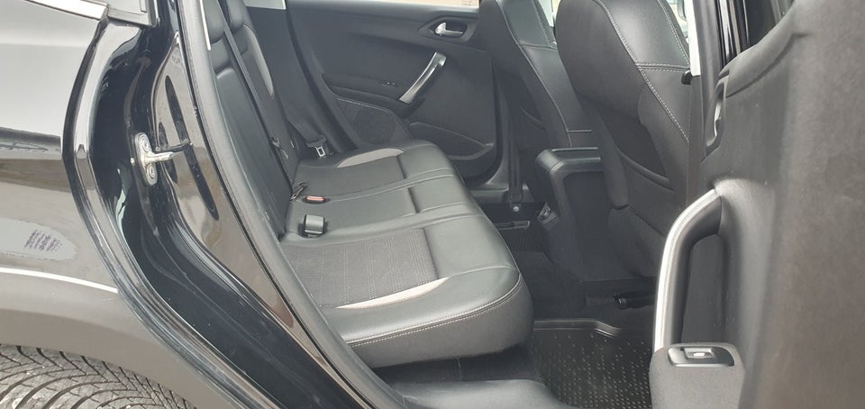 Peugeot 2008 1,2 PureTech 130 Selection Sky 5d