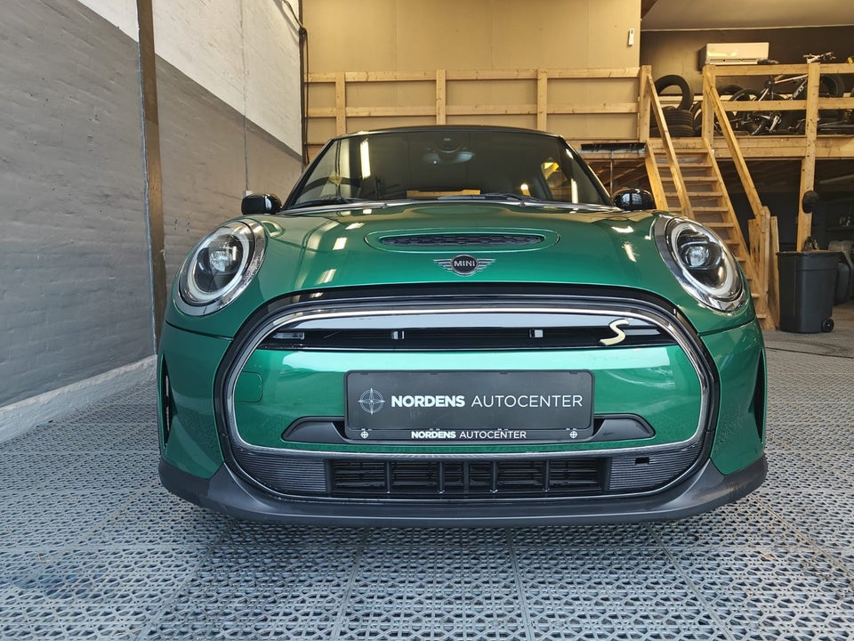 MINI Cooper SE Essential 3d