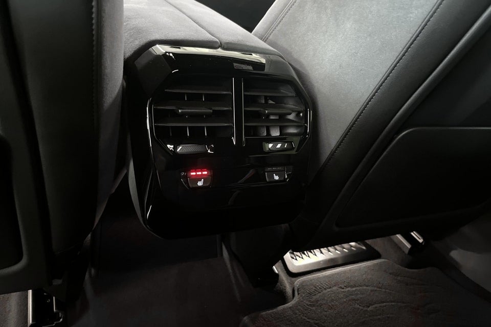 BMW iX xDrive60 Fully Charged 5d