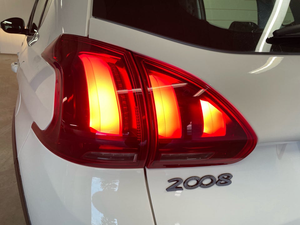 Peugeot 2008 1,2 e-THP 110 Allure EAT6 5d