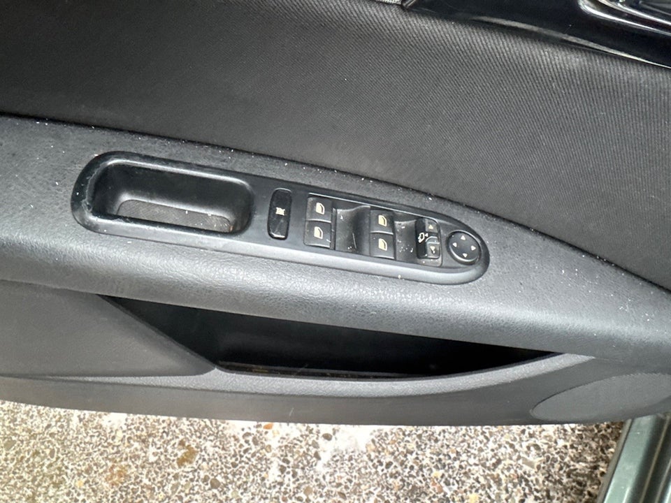 Peugeot 407 1,6 HDi 109 Premium SW 5d