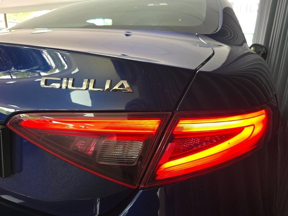 Alfa Romeo Giulia 2,0 T 200 Super aut. 4d