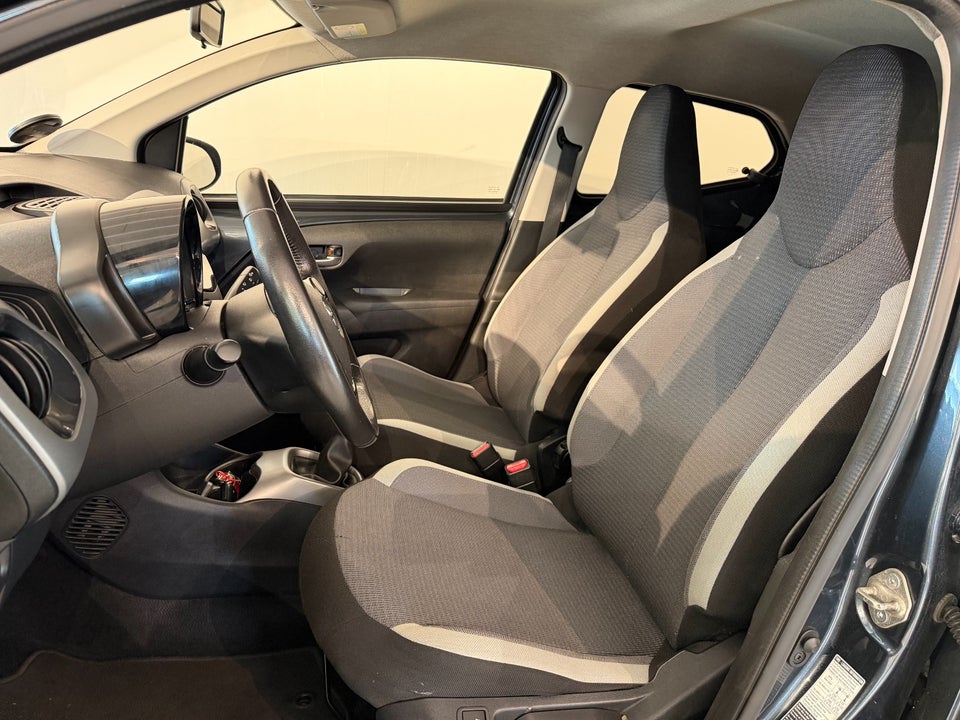 Toyota Aygo 1,0 VVT-i x-press 5d