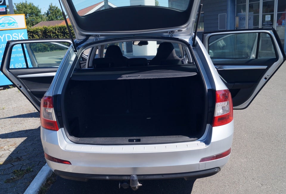 Skoda Octavia 2,0 TDi 150 Elegance Combi DSG 5d