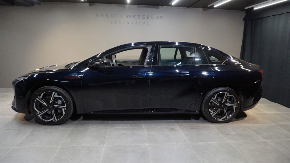 Hongqi EH7 111 Exclusive 4d