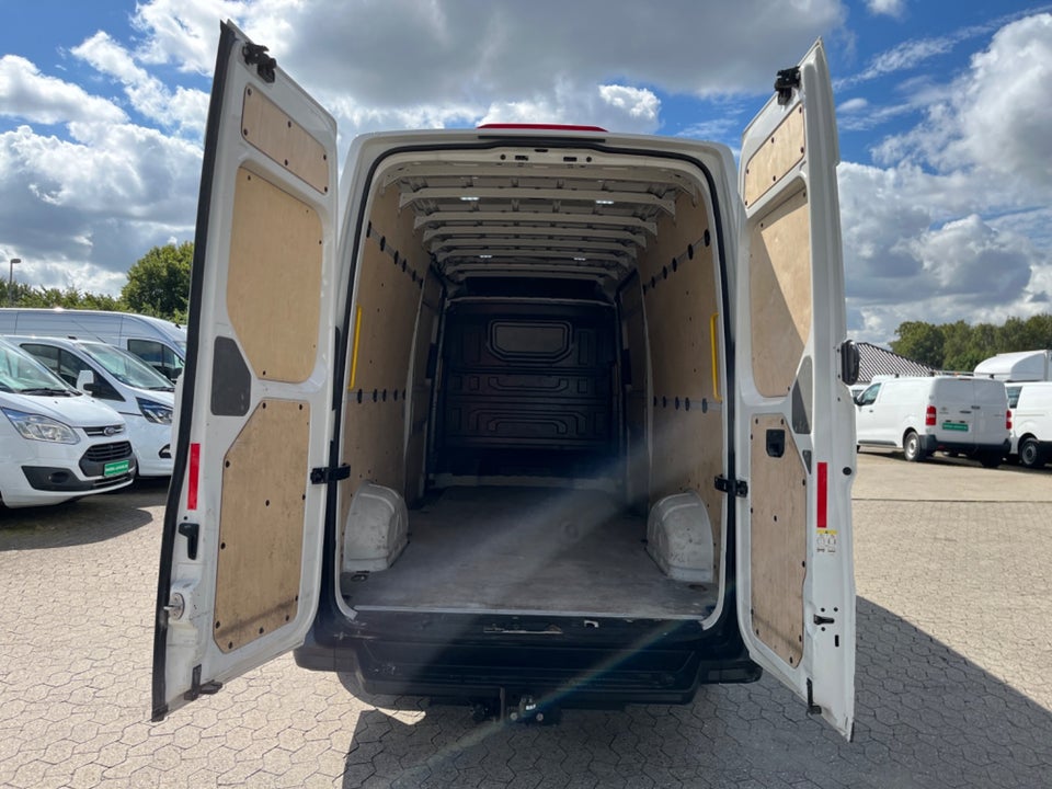 VW Crafter 35 2,0 TDi 140 Kassevogn L4H3 aut.