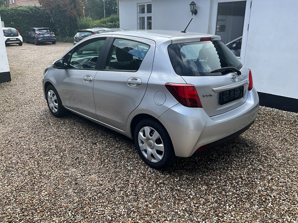 Toyota Yaris 1,0 VVT-i T2 Komfort 5d