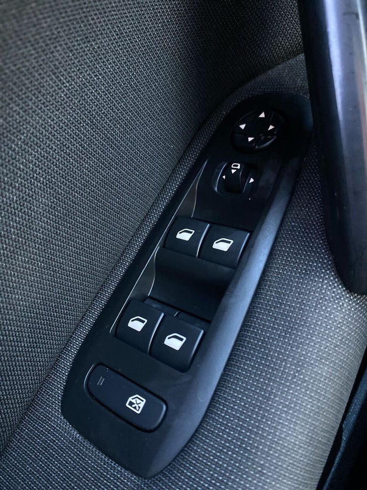 Peugeot 308 1,5 BlueHDi 130 Selection Sky SW 5d