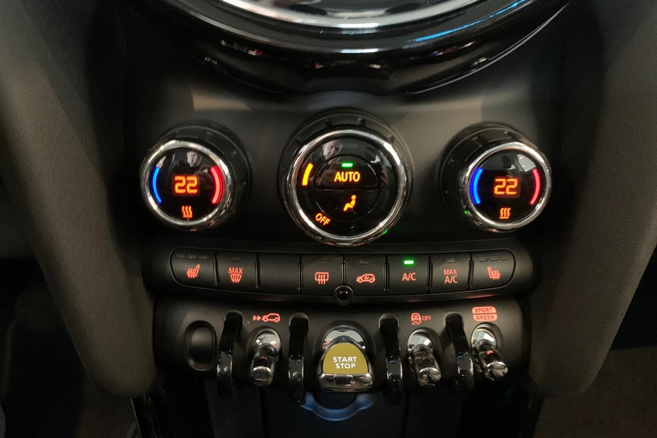 MINI Cooper SE Essential 3d