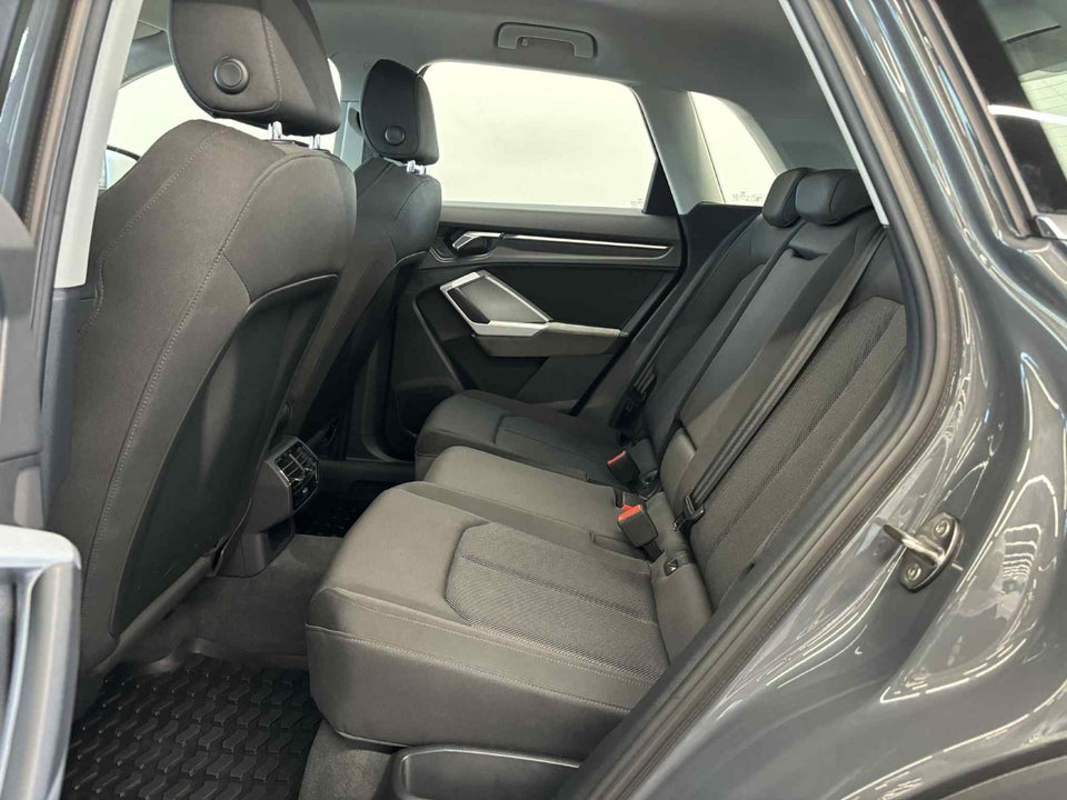 Audi Q3 45 TFSi e Attitude plus S-tr. 5d