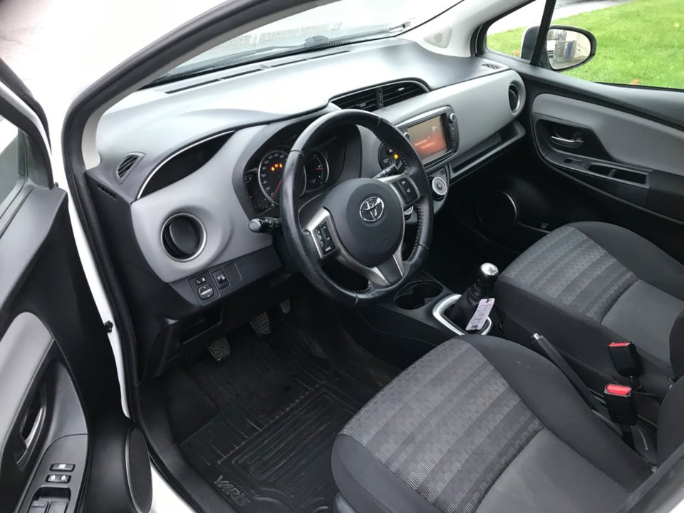 Toyota Yaris 1,0 VVT-i T2 5d