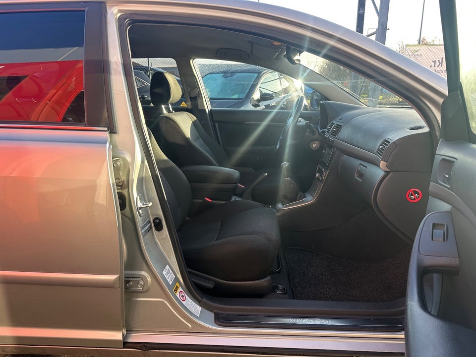 Toyota Avensis 1,8 VVT-i Sol stc. 5d