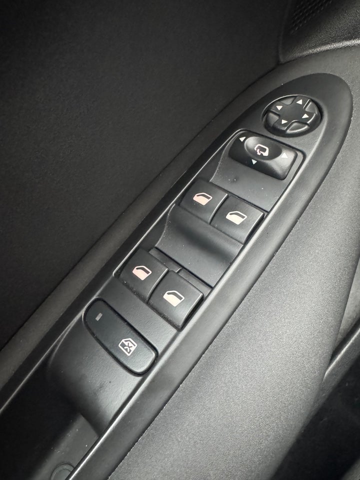 Citroën C4 1,2 PureTech 130 Feel EAT6 5d