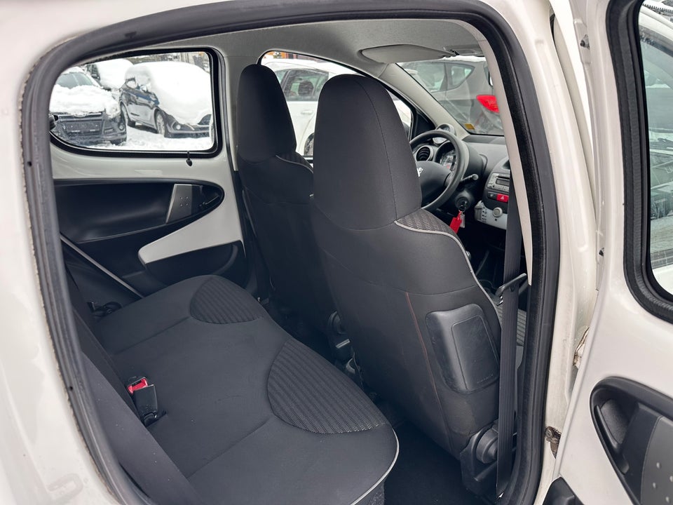 Peugeot 107 1,0 Motion White 5d