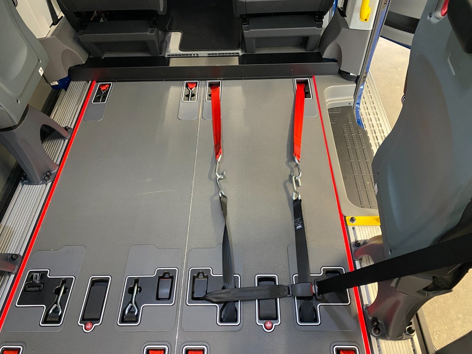 VW Crafter 35 2,0 TDi 140 Kombi aut.