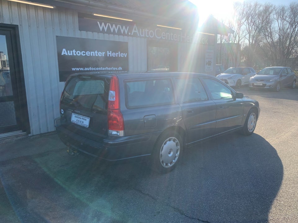 Volvo V70 2,4 140 Momentum 5d
