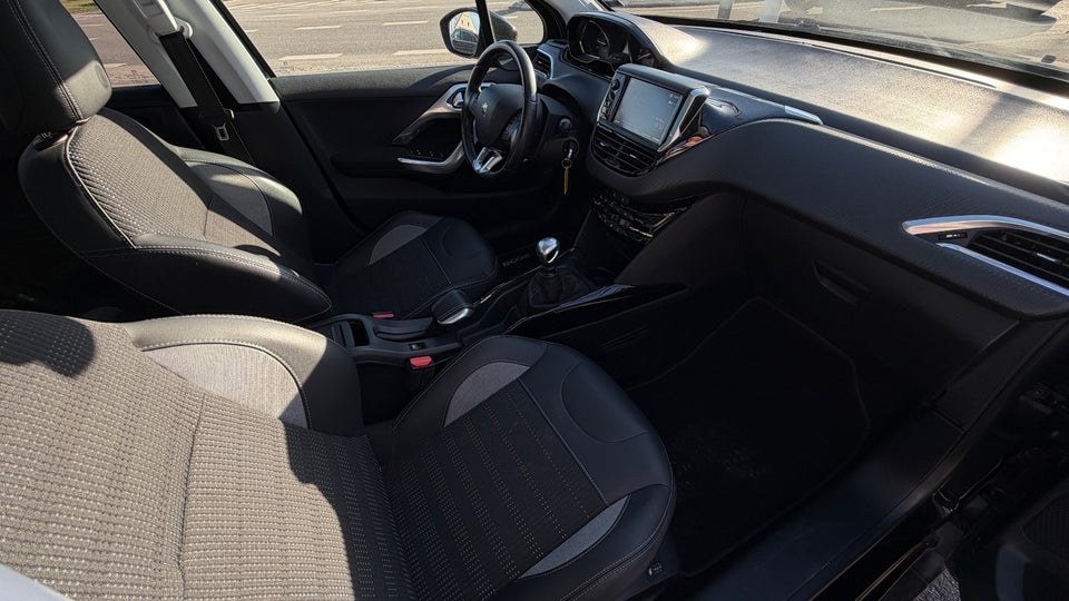 Peugeot 2008 1,2 PureTech 110 Allure 5d