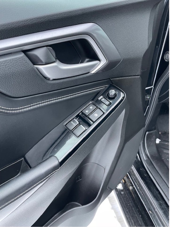 Isuzu D-Max 1,9 TD 163 Crew Cab Black Edition 4d